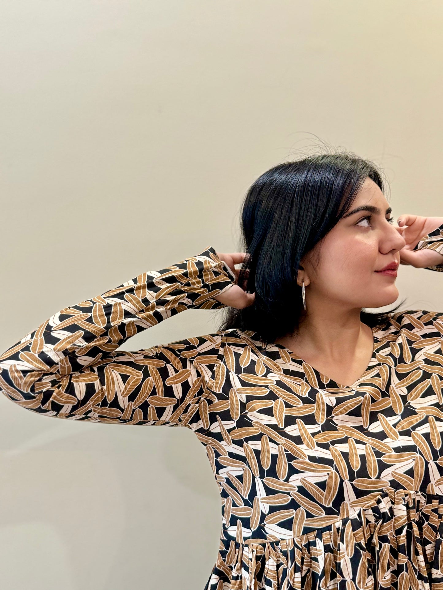 BLACK PEPLUM TOP WITH THUMBHOLE SLEEVE