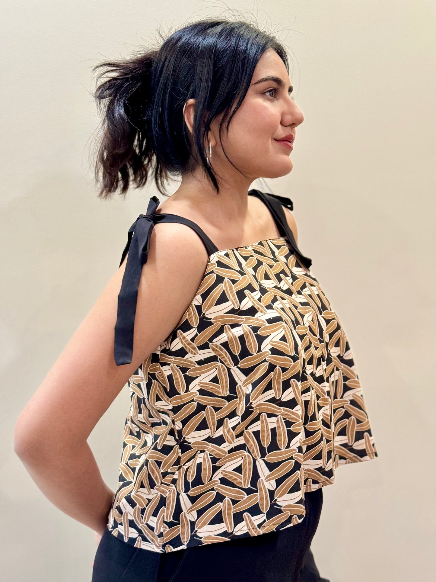 TIE UP SHOULDER STRAPS TOP