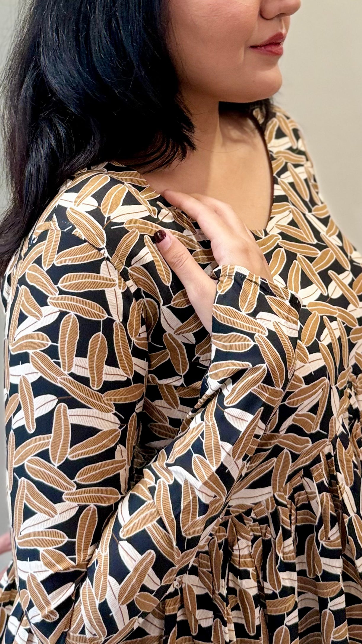 BLACK PEPLUM TOP WITH THUMBHOLE SLEEVE