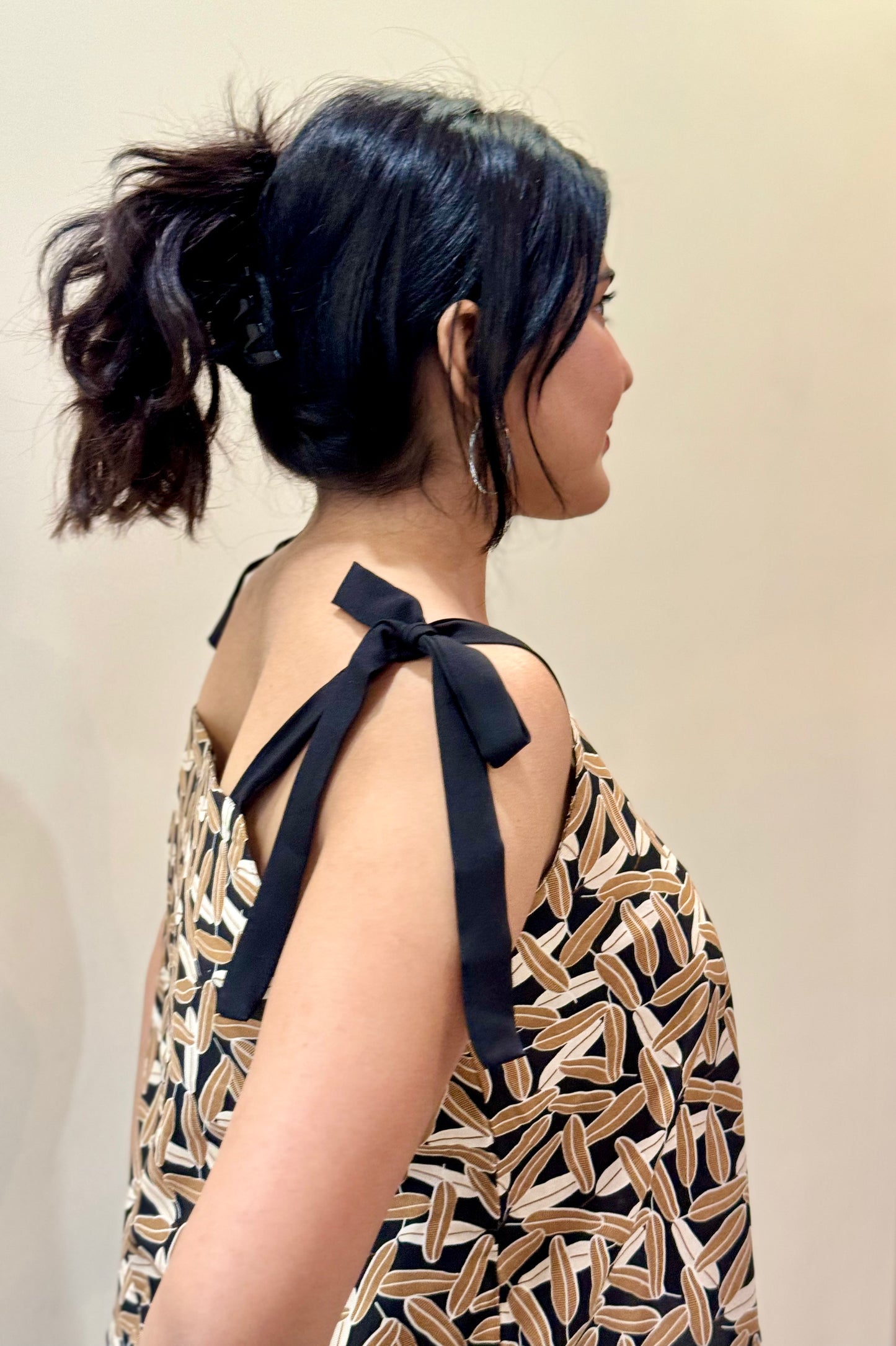 TIE UP SHOULDER STRAPS TOP